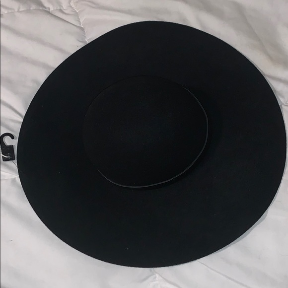 Black belted wool felt hat for fall - Picture 1 of 4